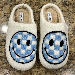 NWOT Smiley face retro slippers